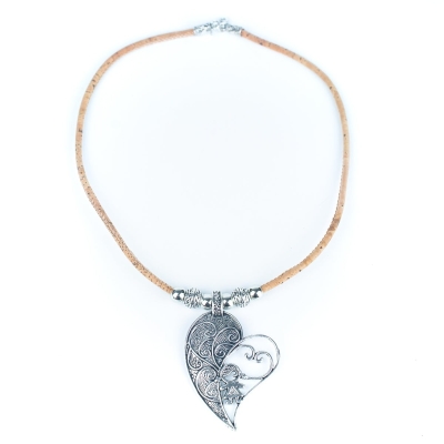 Collana in sughero con pendente a cuore N-93-5