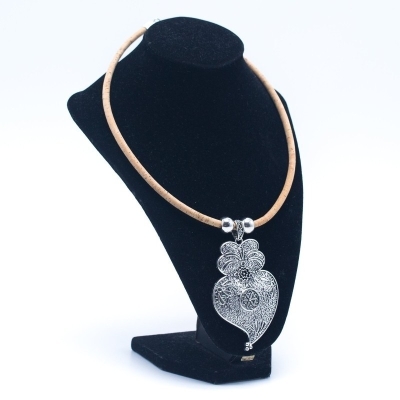 Collana in sughero con pendente in ceramica N-94