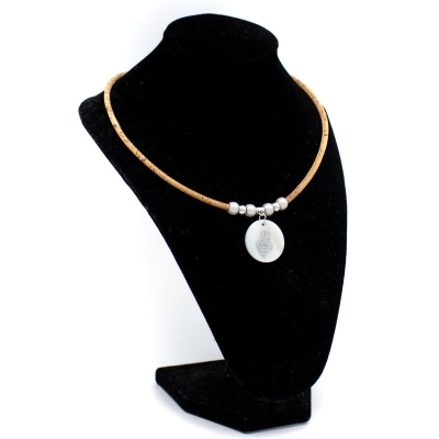 Collana in sughero con pendente in conchiglia Viana N-170-C