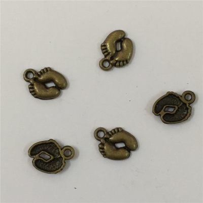 30units antique brass small Footprints, footprints pendant charms jewelry finding suppliers D-3-140