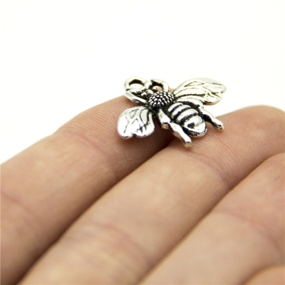 10 units Pendant antique silver Little bee jewelry pendant Jewelry Findings & Components D-3-301